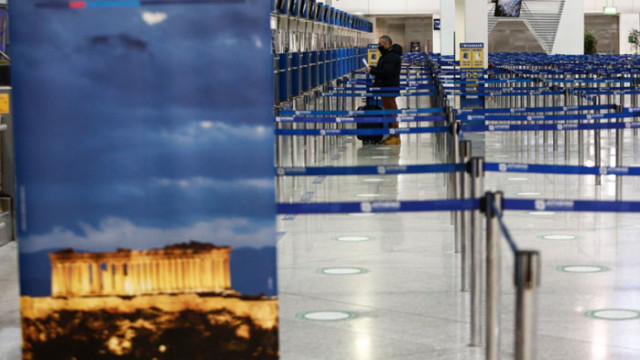 Гърция заяви в неделя че удължава ограниченията за вътрешни полети до 12